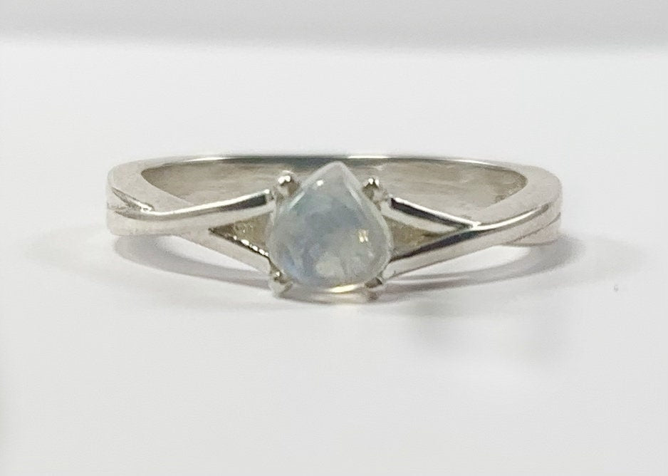 Natural Moonstone Ring - US 7.0 - Minimalist Ring - Fire Moonstone Ring - June Birthstone - Christmas Gift - Solid 925 Sterling Silver Ring