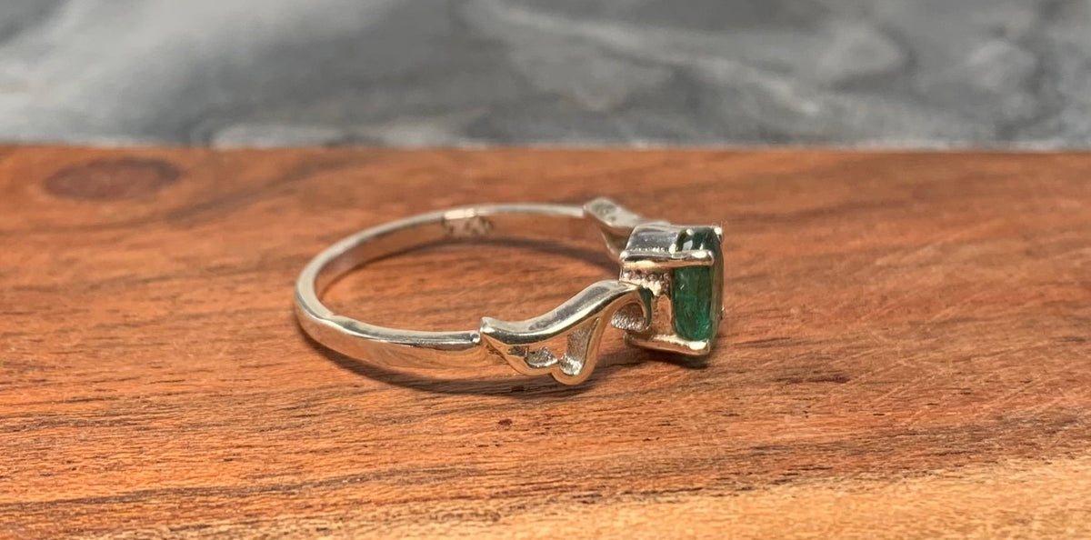 Natural Emerald Dainty Ring - US 9.0 - Genuine Emerald Ring - Dainty Ring - May Birthstone - Christmas Gift - Solid 925 Sterling Silver Ring