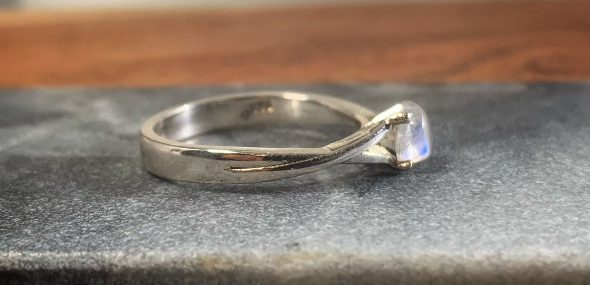 Natural Moonstone Ring - US 7.0 - Minimalist Ring - Fire Moonstone Ring - June Birthstone - Christmas Gift - Solid 925 Sterling Silver Ring
