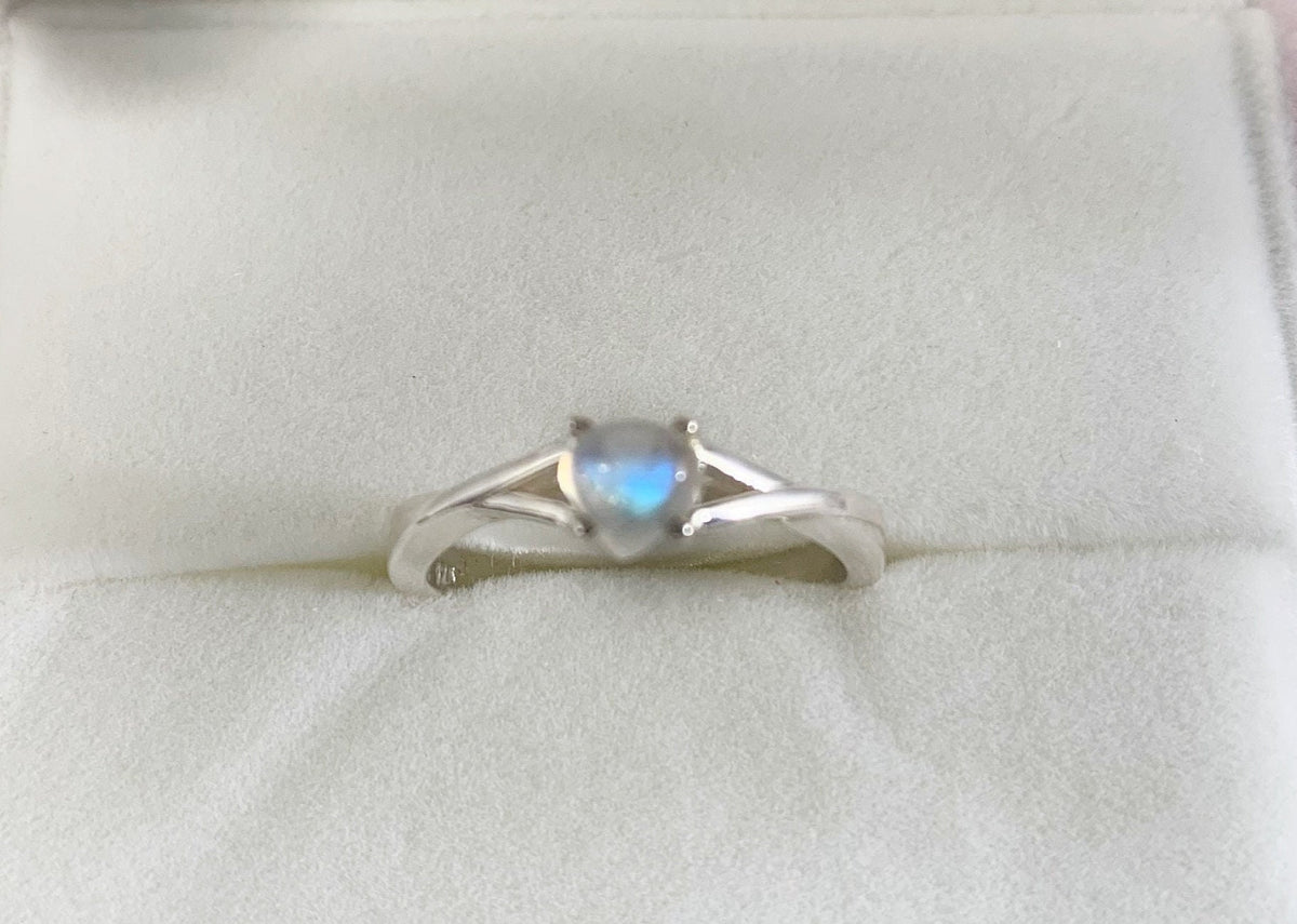 Natural Moonstone Ring - US 7.0 - Minimalist Ring - Fire Moonstone Ring - June Birthstone - Christmas Gift - Solid 925 Sterling Silver Ring