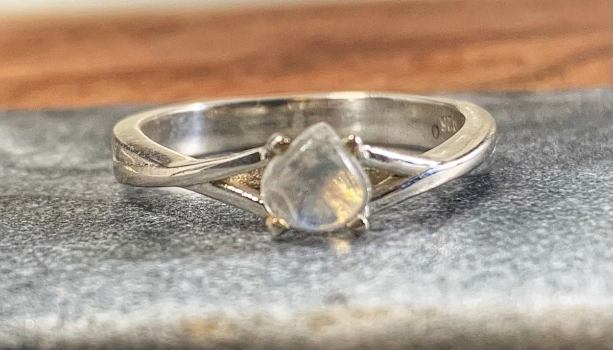 Natural Moonstone Ring - US 7.0 - Minimalist Ring - Fire Moonstone Ring - June Birthstone - Christmas Gift - Solid 925 Sterling Silver Ring