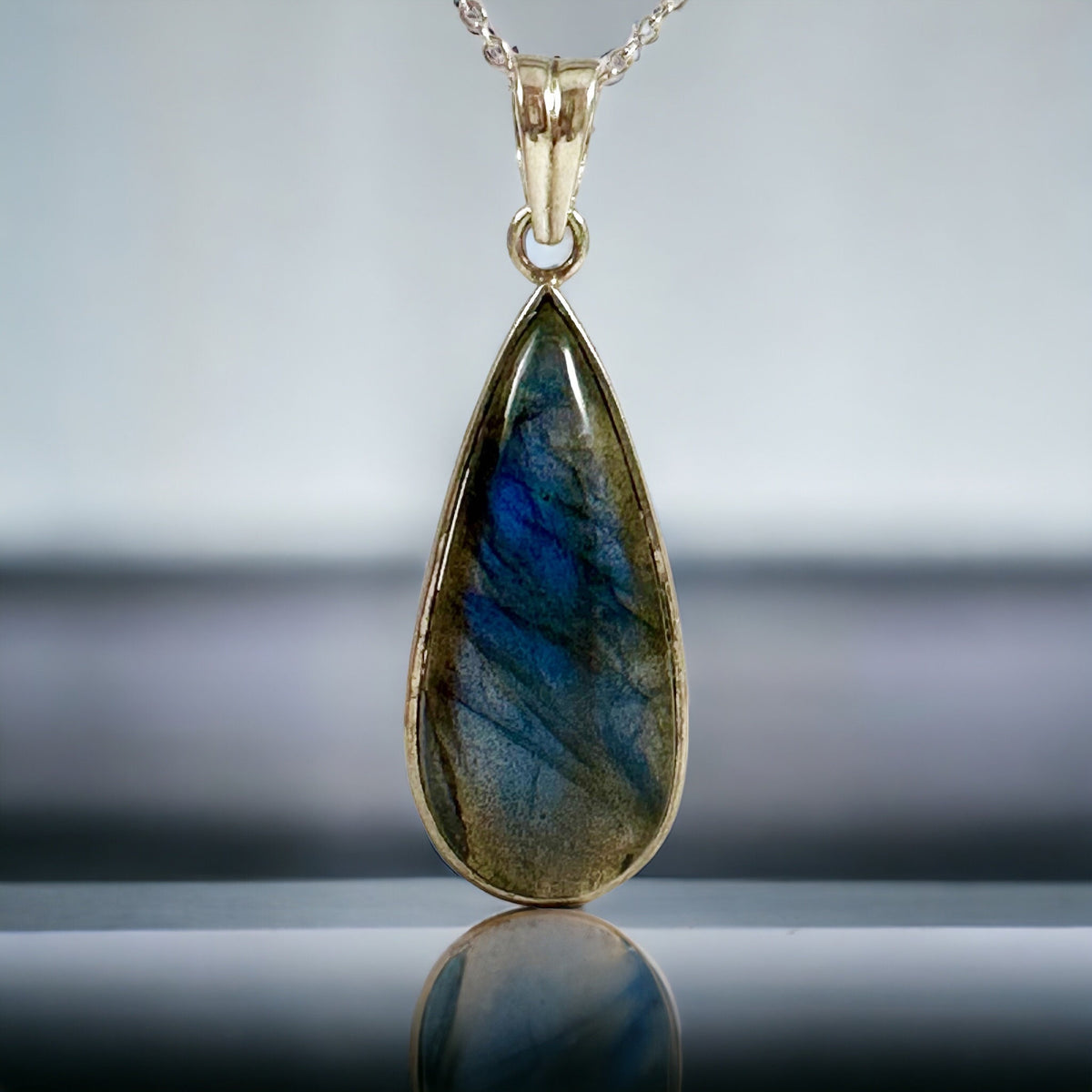 Labradorite Pendant - Classy Labradorite - Genuine Handpicked Labradorite - Unisex Pendant - Solid 925 Sterling Silver Pendant