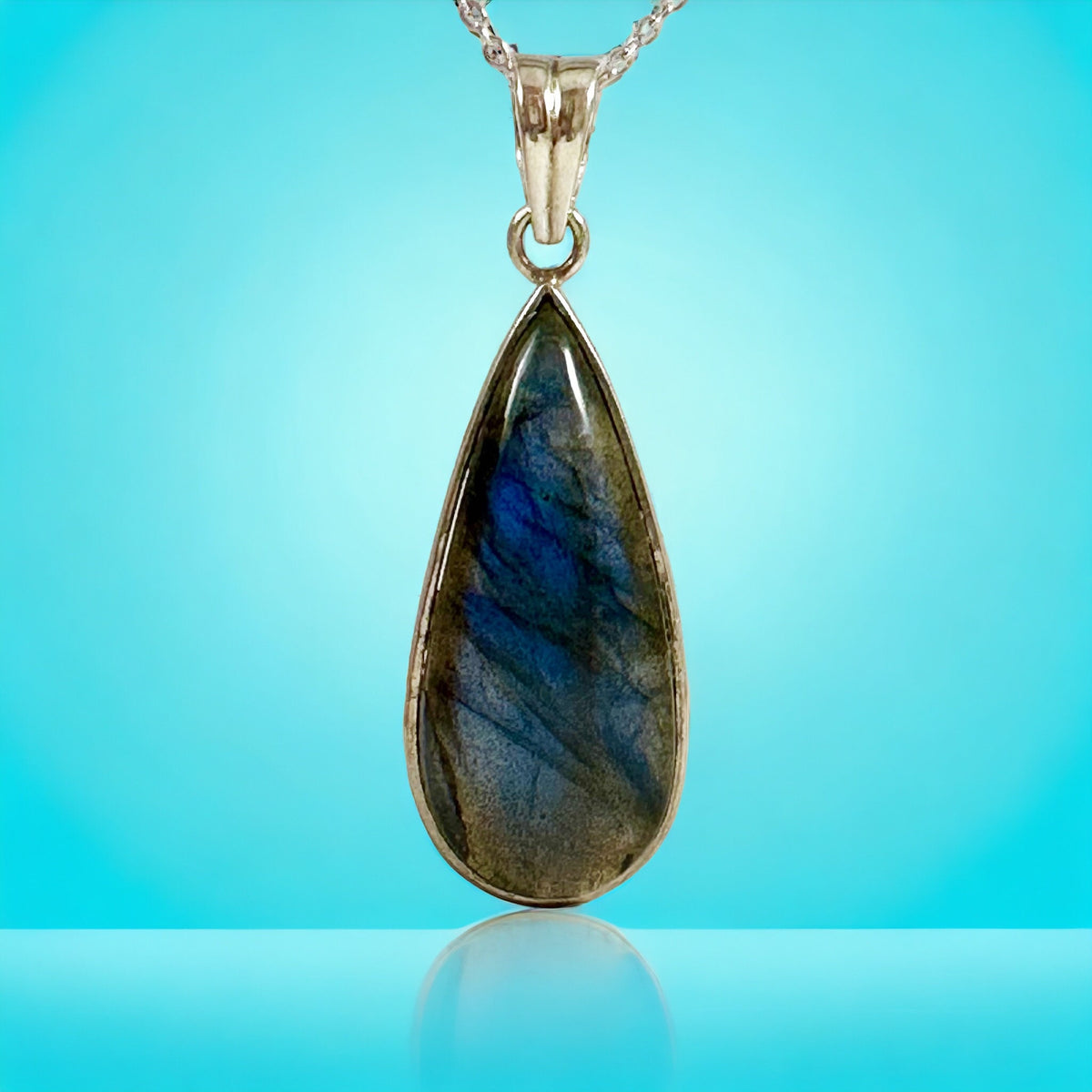 Labradorite Pendant - Classy Labradorite - Genuine Handpicked Labradorite - Unisex Pendant - Solid 925 Sterling Silver Pendant