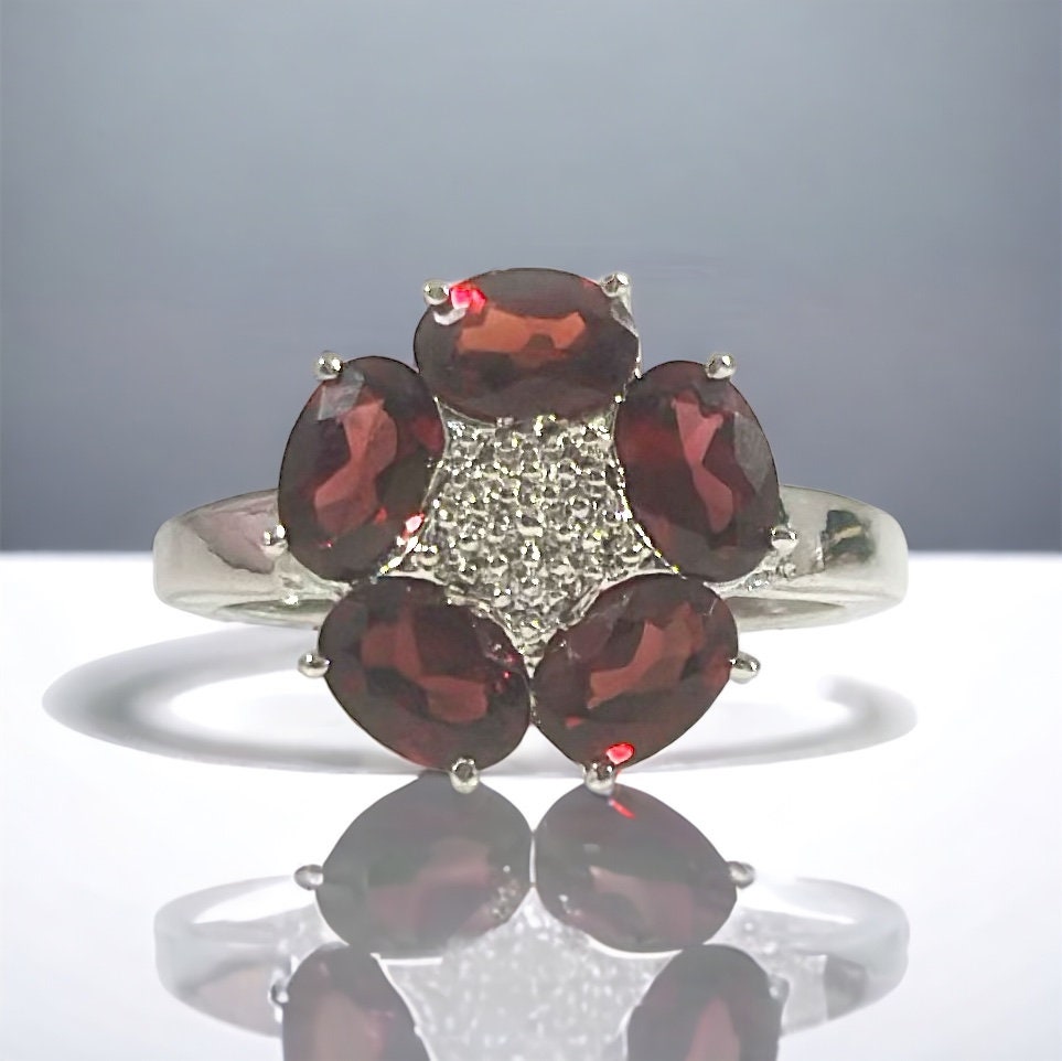 Stunning Natural Red Garnet Ring - Stunning Floral Ring - Pretty Garnet Ring - Size 7.5 Ring - Floral Silver Ring - Solid Silver Ring