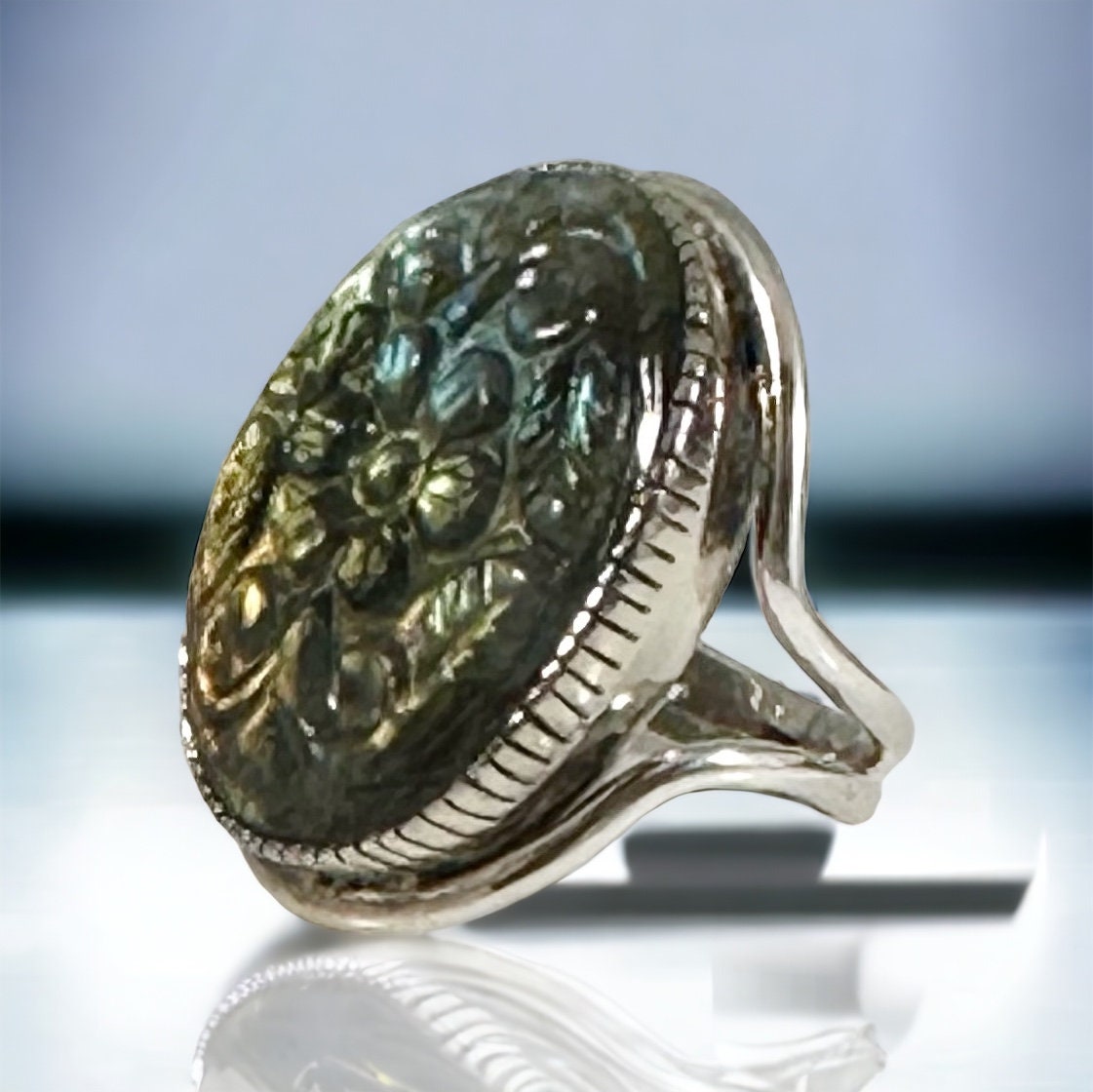 Carved Labradorite Ring - Floral Labradorite Ring -  Carved Gemstone Ring - Flashy Blue Gemstone Ring - US 7.75 Ring - Solid 925 Silver Ring
